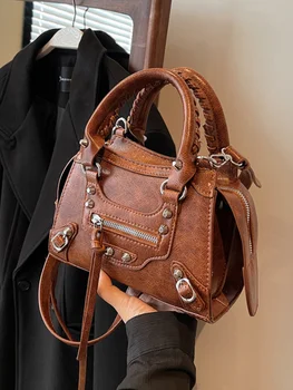Чанта от висок клас, 2023 Нови дамски чанти, есенно-зимна популярната чанта през рамо, ръчно малка квадратна чанта